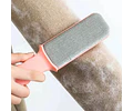 Cartoon Brush utilisée sur un tissu – enlever les poils d'animaux