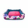 Coussin pour chien vue de face, motif floral coloré