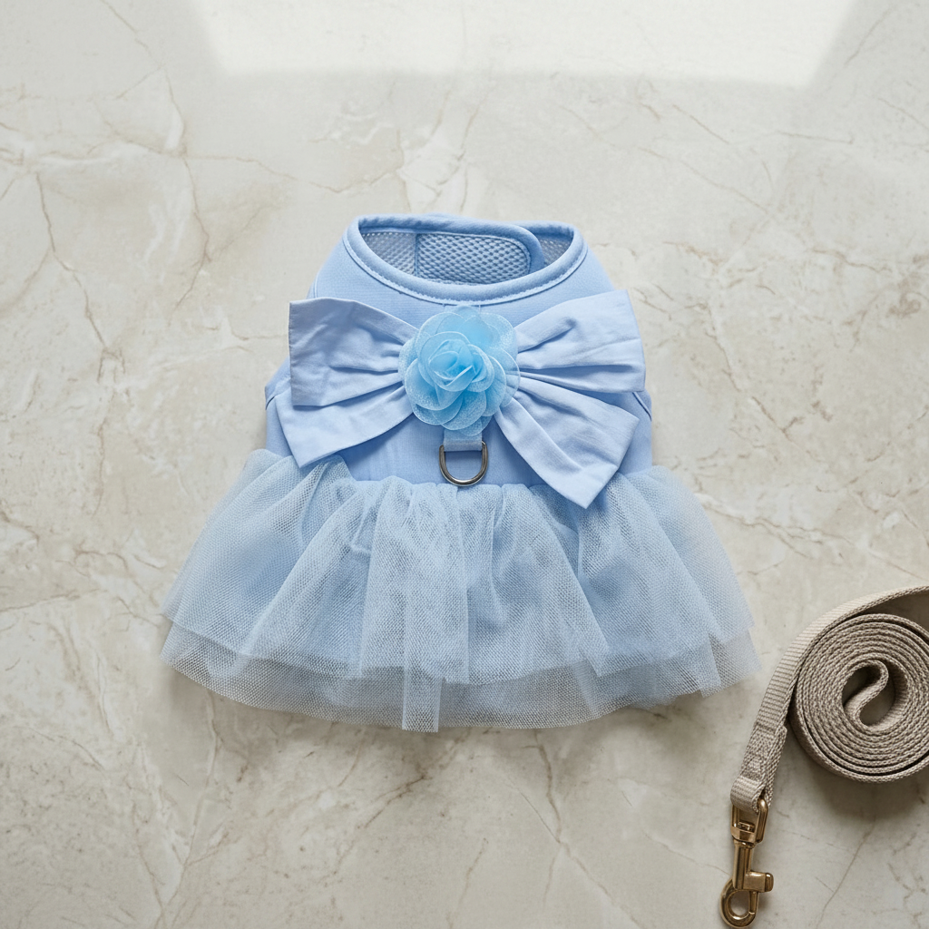 Harnais-robe tulle bleu ciel avec fleur